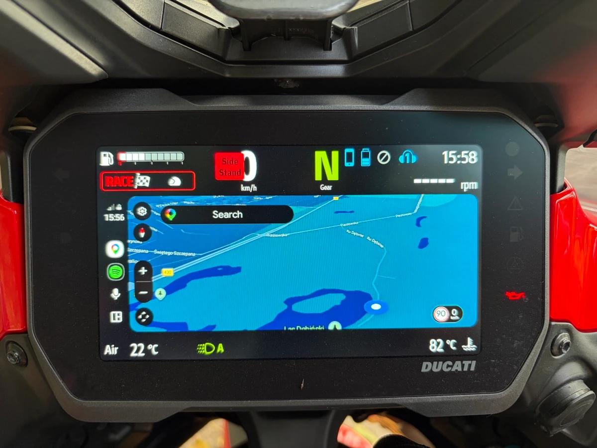 Écran d’origine de la Multistrada affichant Google Maps dans Android Auto